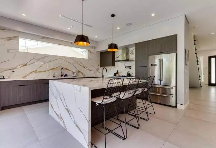 Posh Luxury Modern Home With Pool Spa And Rooftop Deck