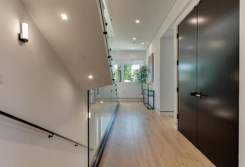 Posh Luxury Modern Home With Pool Spa And Rooftop Deck