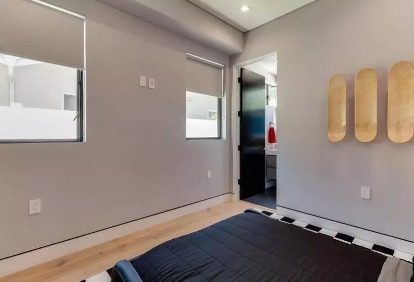 Posh Luxury Modern Home With Pool Spa And Rooftop Deck