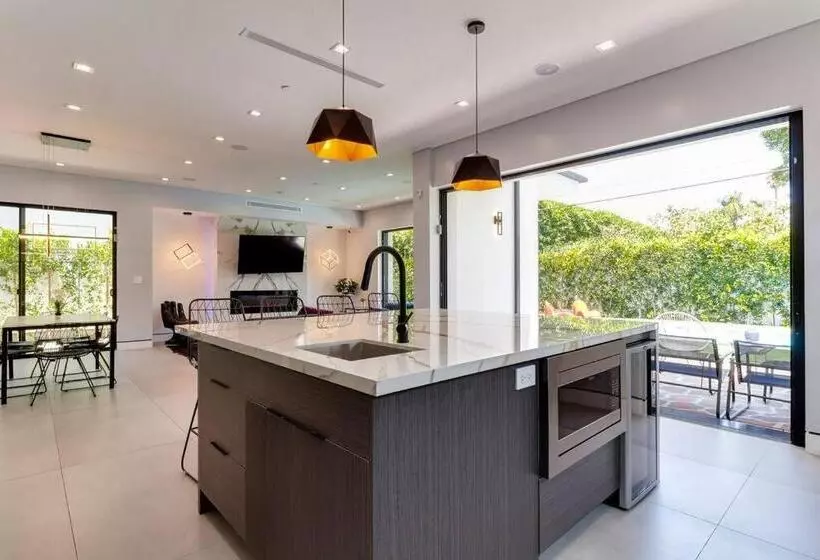 Posh Luxury Modern Home With Pool Spa And Rooftop Deck