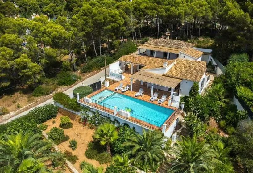 Romero   Managed By Almarina Villas