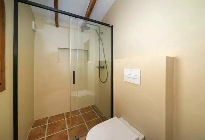 Romero   Managed By Almarina Villas