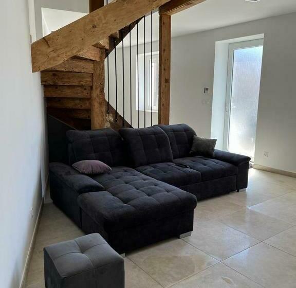 Superbe Maison De Ville, Rénovée à 15 Min De Lyon