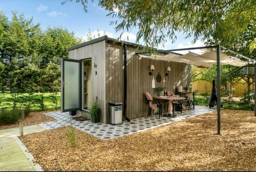 Travellers Tales   A Pod In The Cotswolds