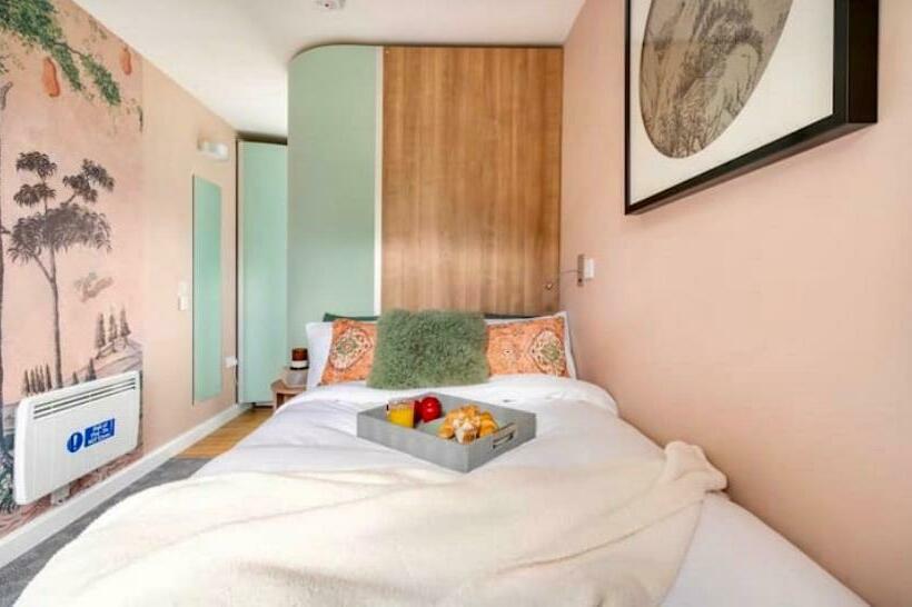 Travellers Tales   A Pod In The Cotswolds