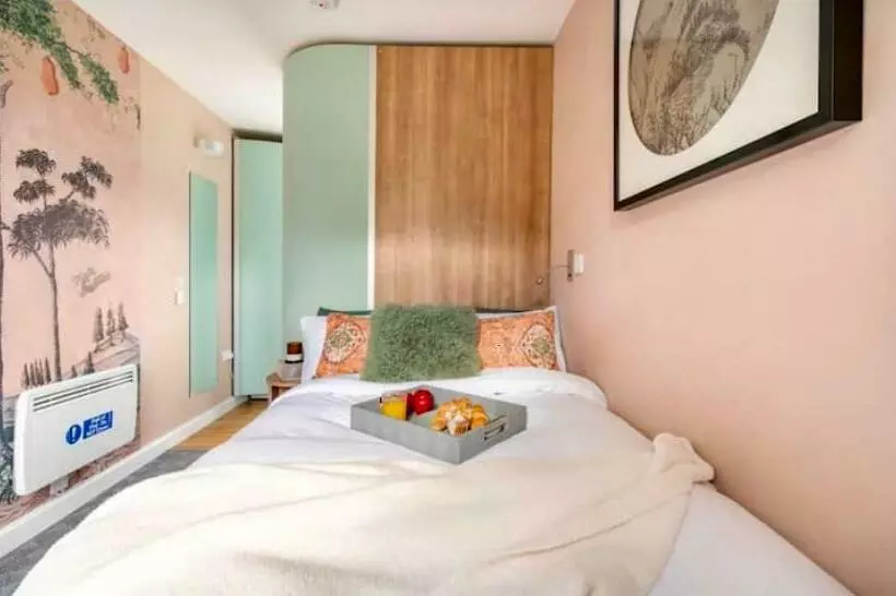 Travellers Tales   A Pod In The Cotswolds