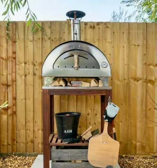 Travellers Tales   A Pod In The Cotswolds