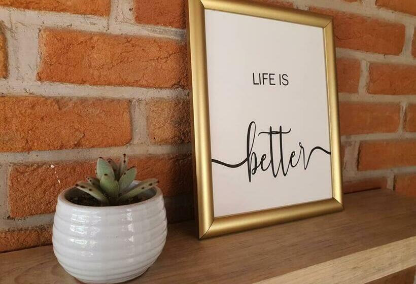 Amplia Habitación Para 2 En La Avenida Principal !