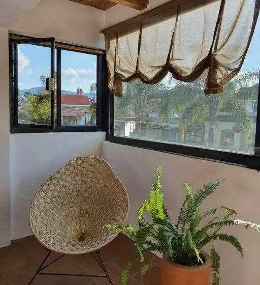 Amplia Habitación Para 2 En La Avenida Principal !