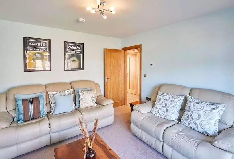 Host Stay Cliff Road