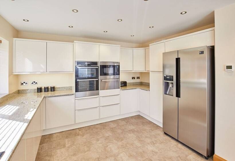 Host Stay Cliff Road