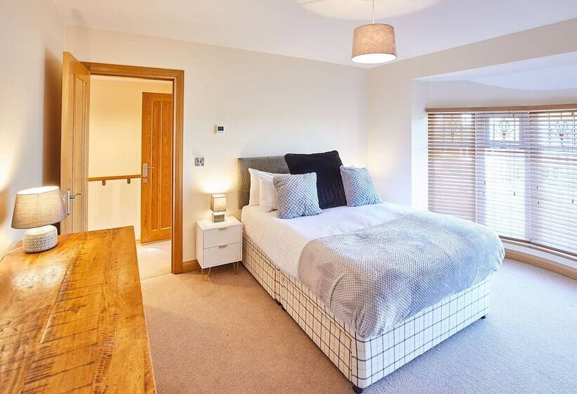 Host Stay Cliff Road