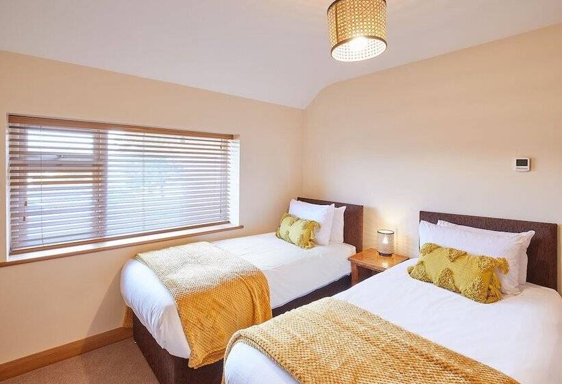 Host Stay Cliff Road