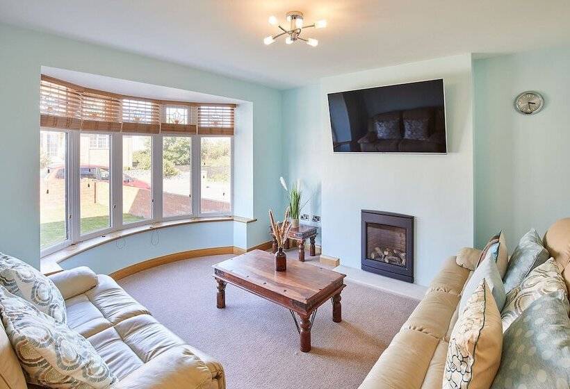 Host Stay Cliff Road