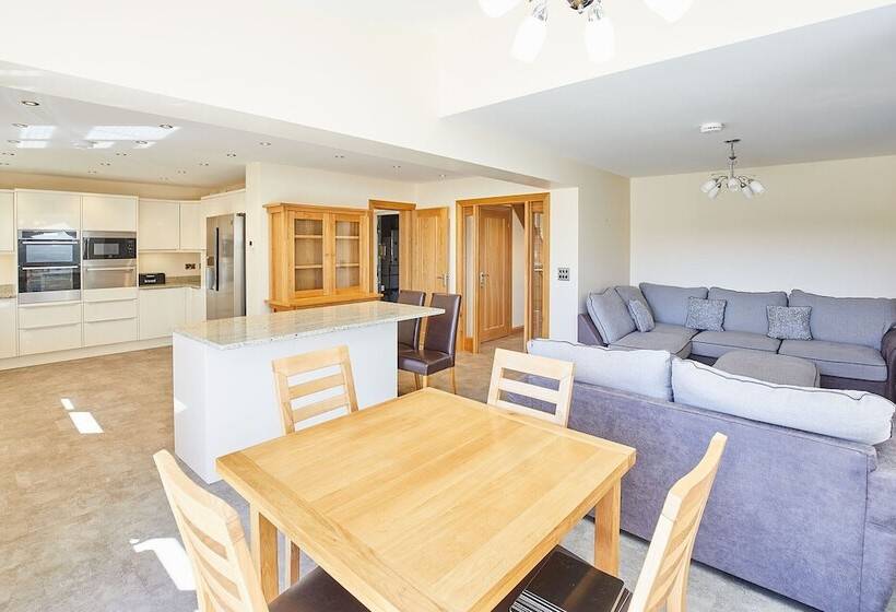 Host Stay Cliff Road