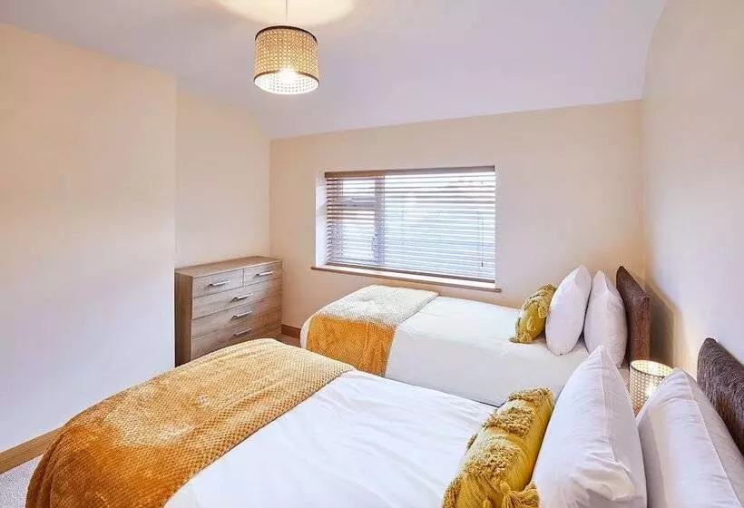 Host Stay Cliff Road