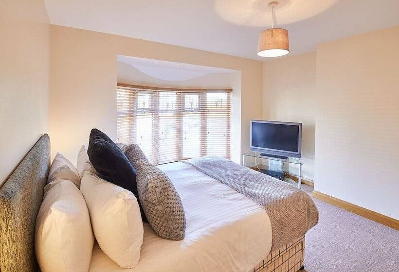 Host Stay Cliff Road