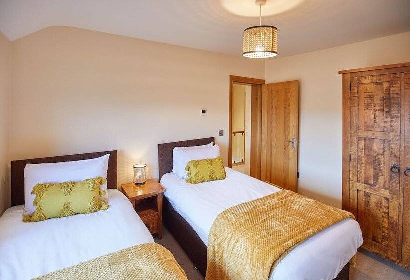 Host Stay Cliff Road