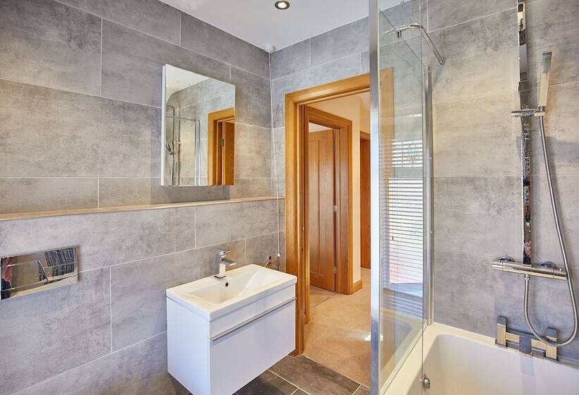 Host Stay Cliff Road