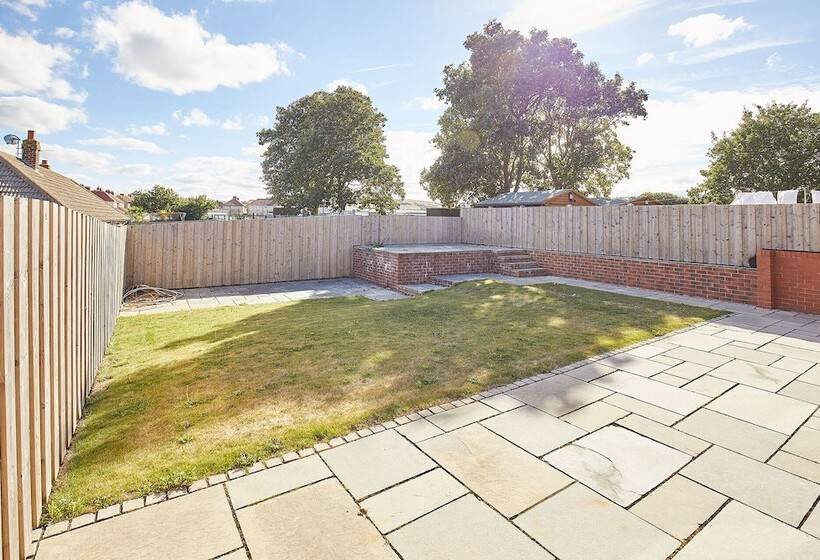 Host Stay Cliff Road