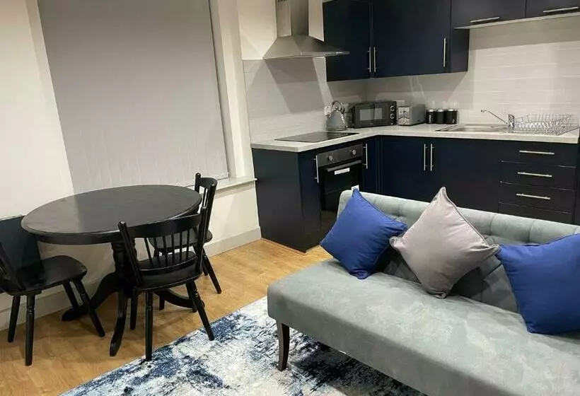 Modern   Two Bed   Apartment Located In The City Of Wolverhampton