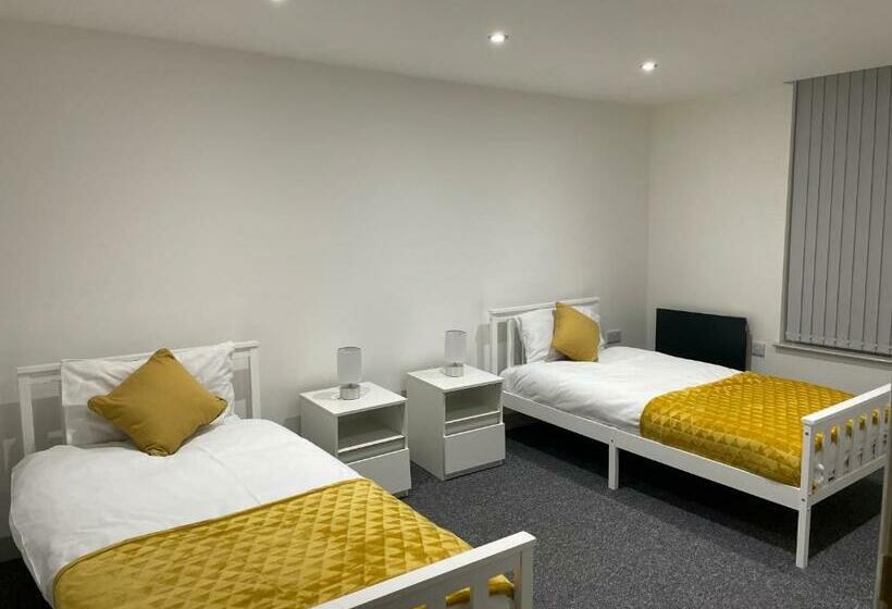 Modern   Two Bed   Apartment Located In The City Of Wolverhampton