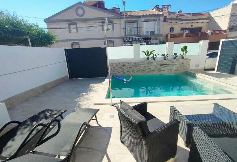 Villamolinos, Villa Con Piscina Privada