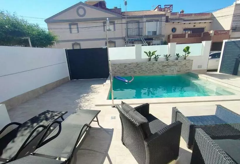 Villamolinos, Villa Con Piscina Privada