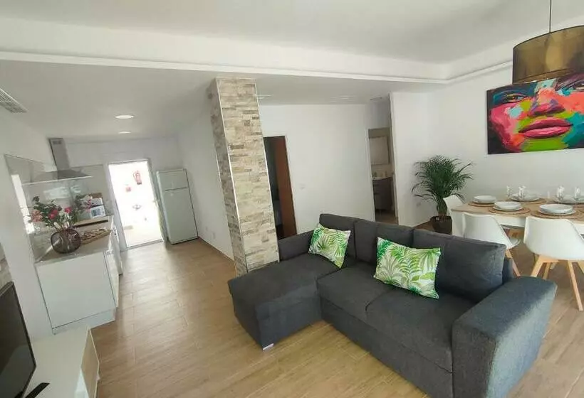 Villamolinos, Villa Con Piscina Privada