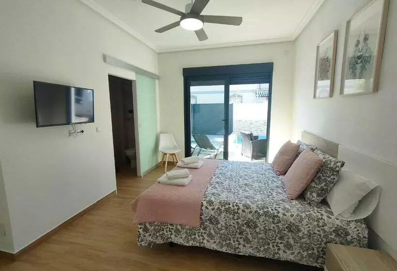 Villamolinos, Villa Con Piscina Privada