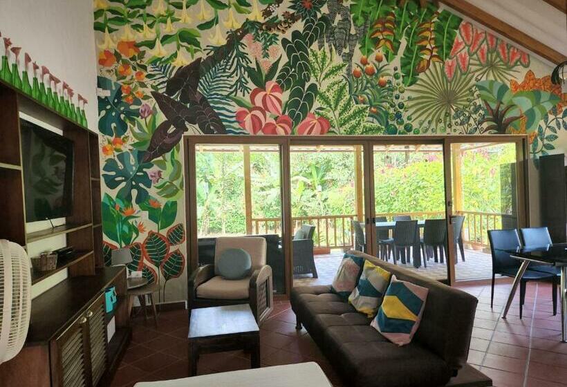 Casa Colorida Y Acogedora