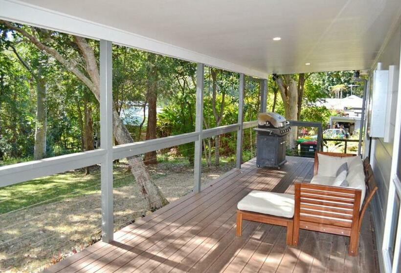 Hughs Hideaway Arakoon