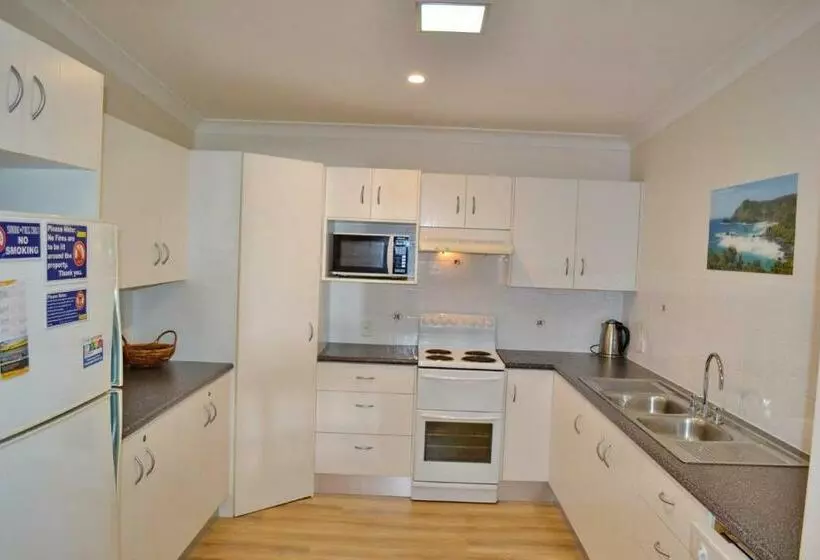 Hughs Hideaway Arakoon