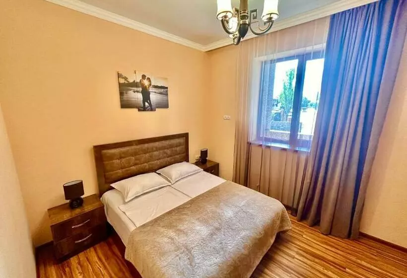 Kond Apart House