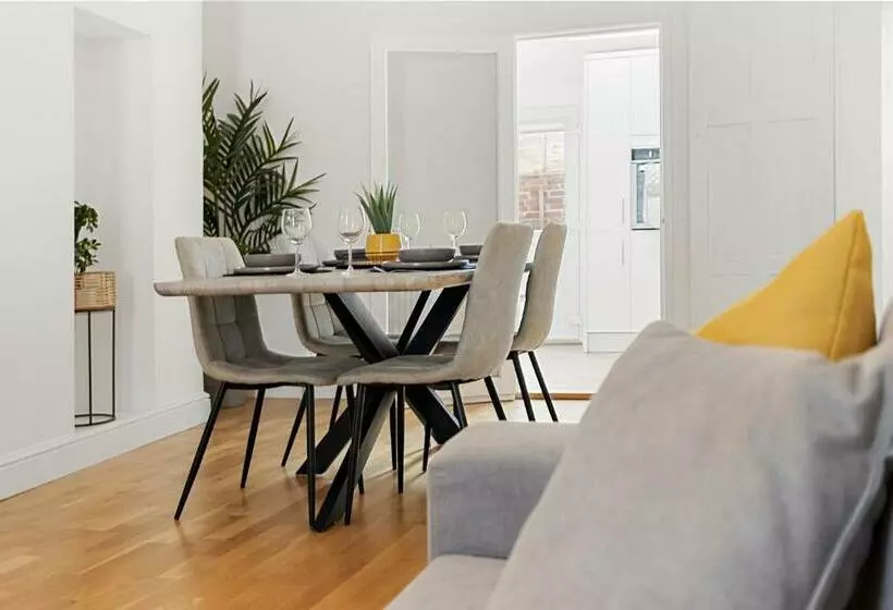 Church View By Staytor Accommodation