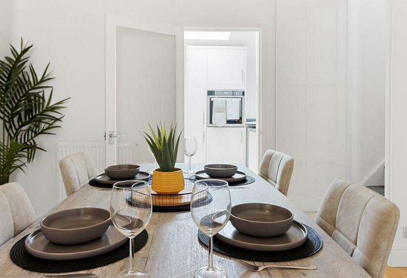 Church View By Staytor Accommodation