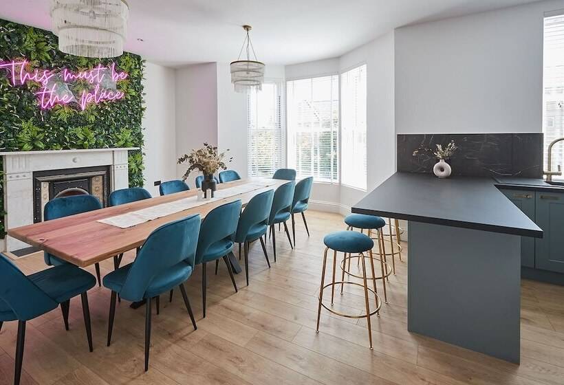 Host & Stay Parkside Villa