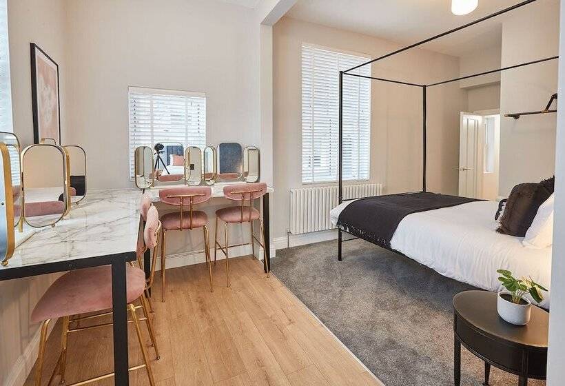 Host & Stay Parkside Villa