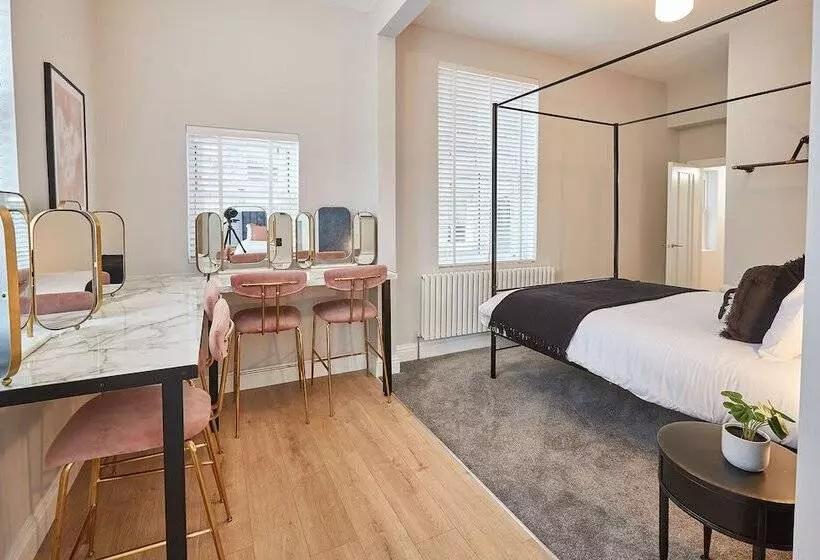 Host & Stay   Parkside Villa