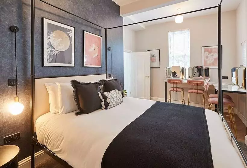 Host & Stay   Parkside Villa