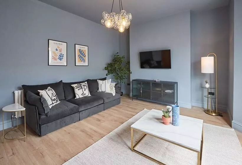 Host & Stay   Parkside Villa