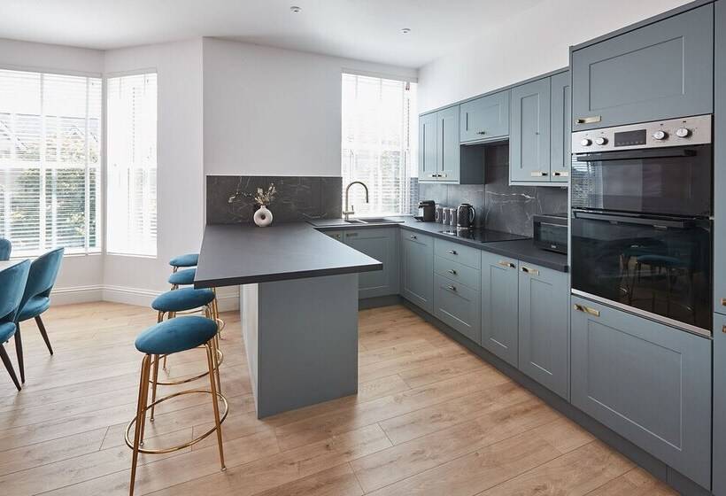 Host & Stay Parkside Villa