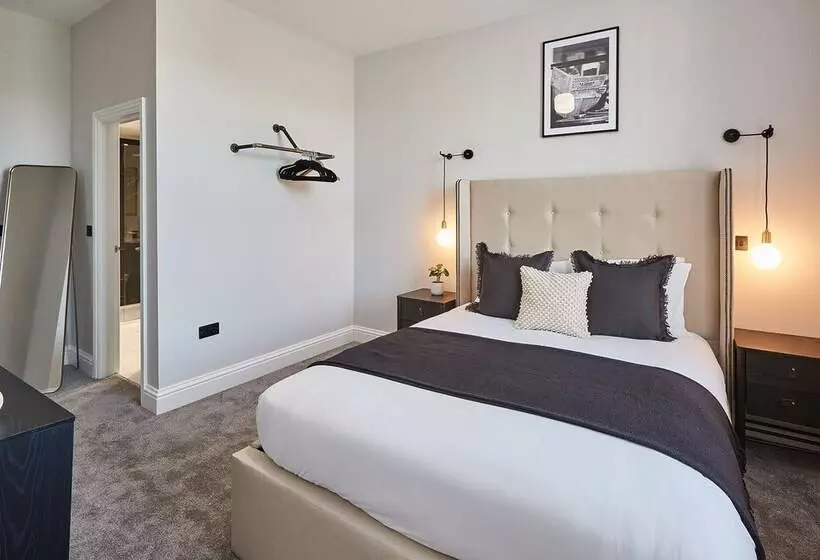 Host & Stay   Parkside Villa