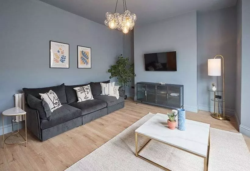 Host & Stay   Parkside Villa