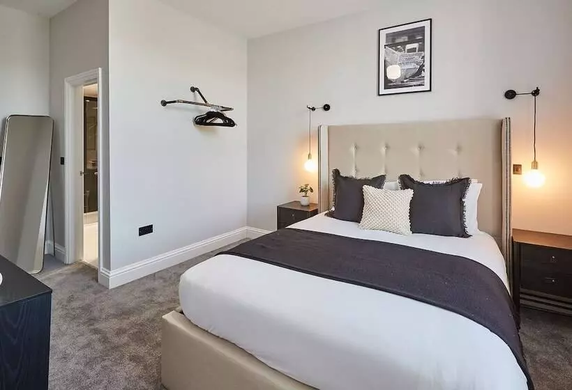 Host & Stay   Parkside Villa