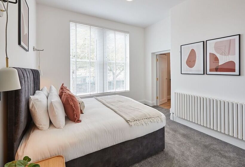 Host & Stay Parkside Villa