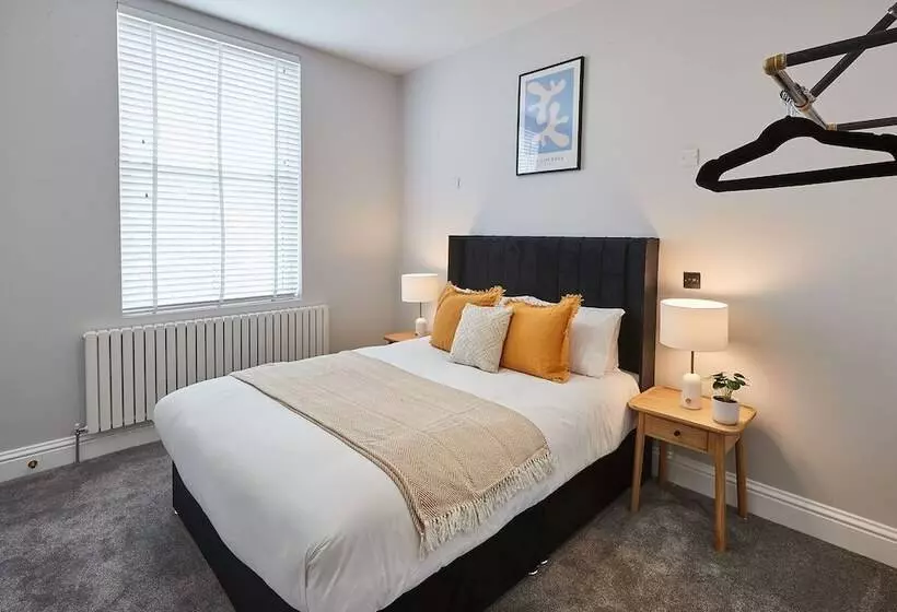 Host & Stay   Parkside Villa