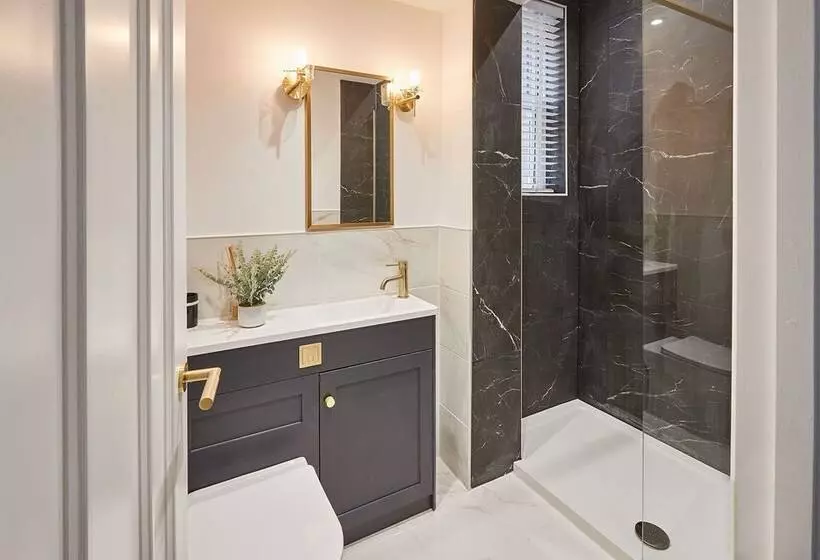 Host & Stay   Parkside Villa