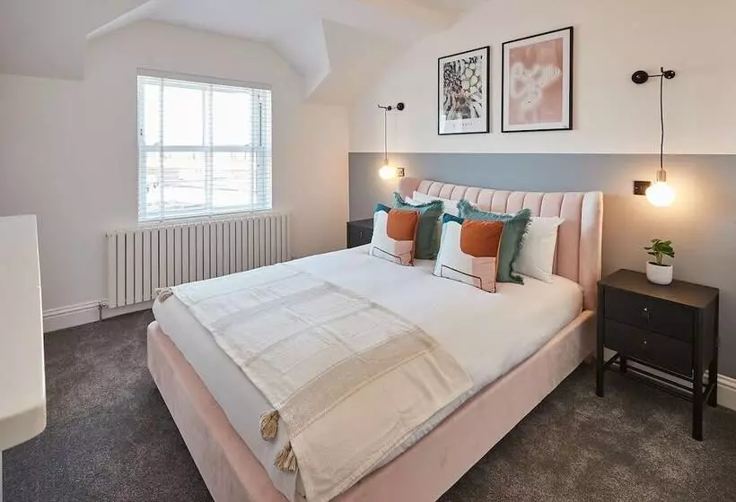 Host & Stay   Parkside Villa