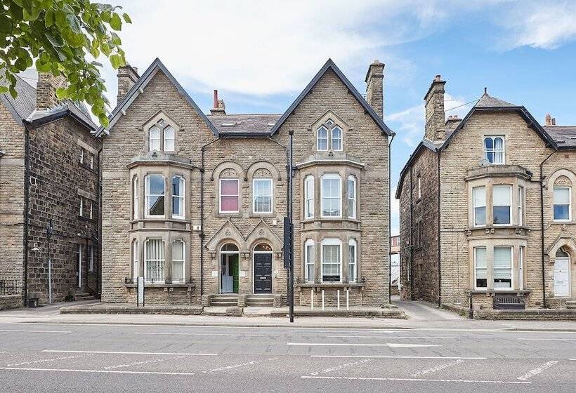 Host & Stay Parkside Villa